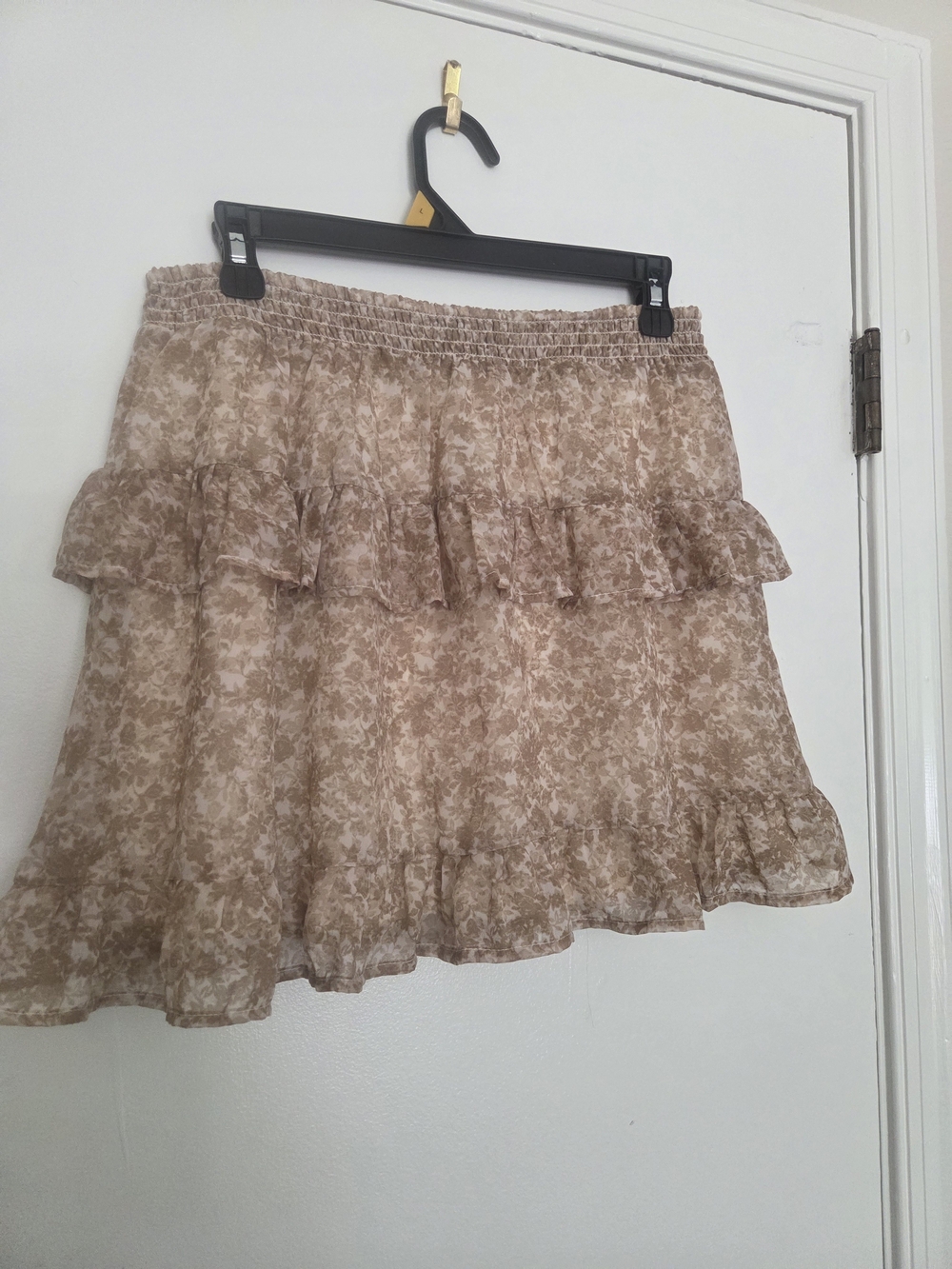 NWOT Beige/Cream Japna Floral Tiered Ruffle Smocked Mini Skirt Large